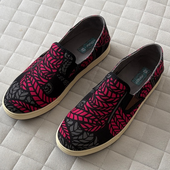 OluKai Men’s Black and Pink Slip-on Loafers with Tropical Leafy Design